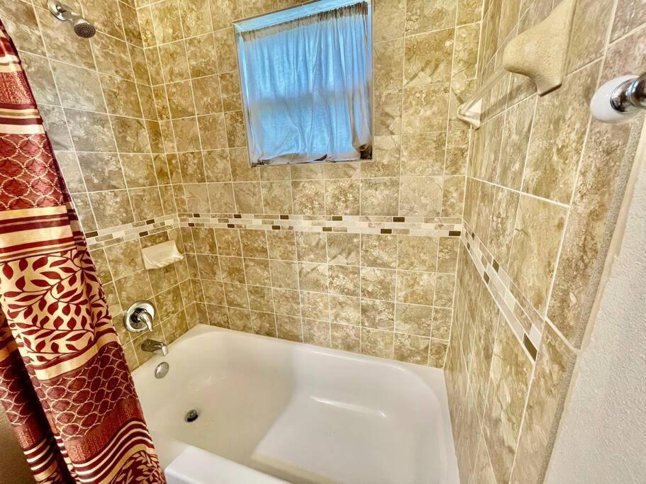 Cozy Modest Home Near Universal Studios/Volcanobay Orlando Kültér fotó