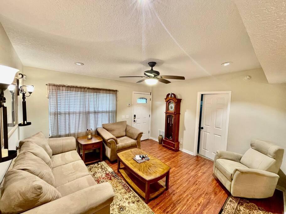Cozy Modest Home Near Universal Studios/Volcanobay Orlando Kültér fotó