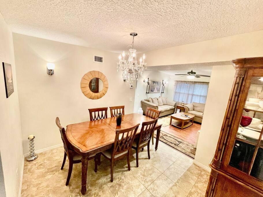 Cozy Modest Home Near Universal Studios/Volcanobay Orlando Kültér fotó